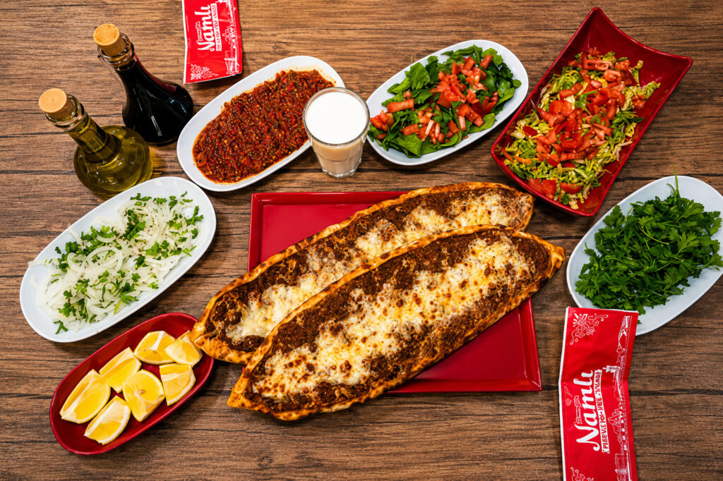 Kuşbaşılı Pide (Kaşarlı)