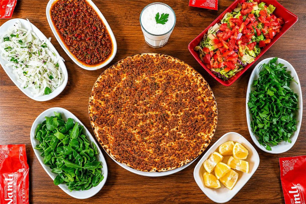 Sarımsaklı Antep Usulü Lahmacun